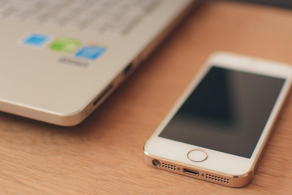 Minimalist phone home screen showing only essential apps after digital detox